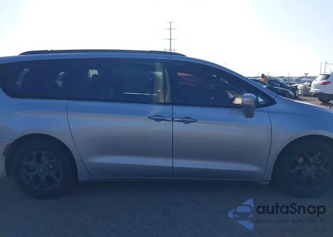 2018 Chrysler Pacifica Touring L Plus z USA, uszkodzony, nr VIN 2C4RC1EG6JR352453